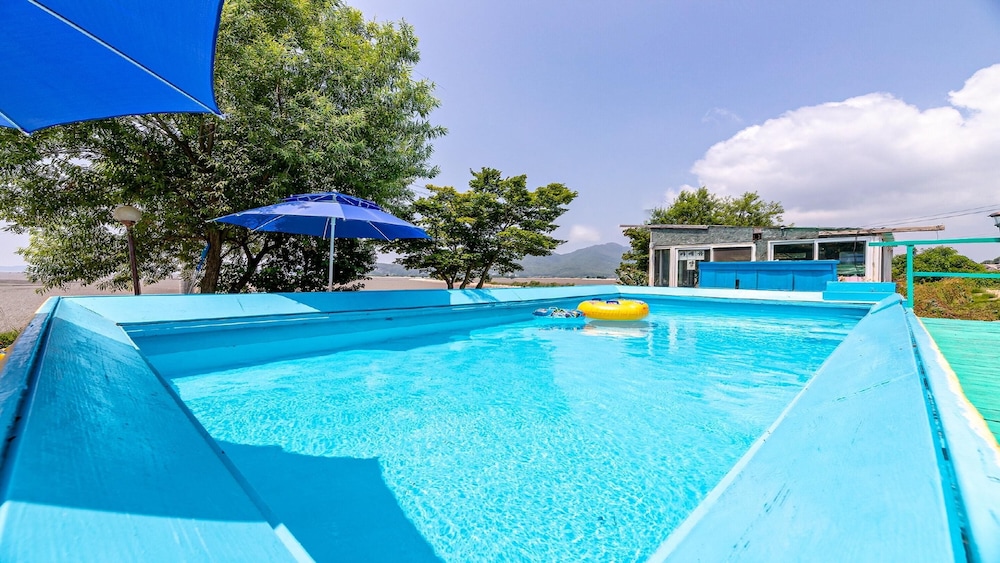 Ganghwa Badatgashimteo Pension 27/50