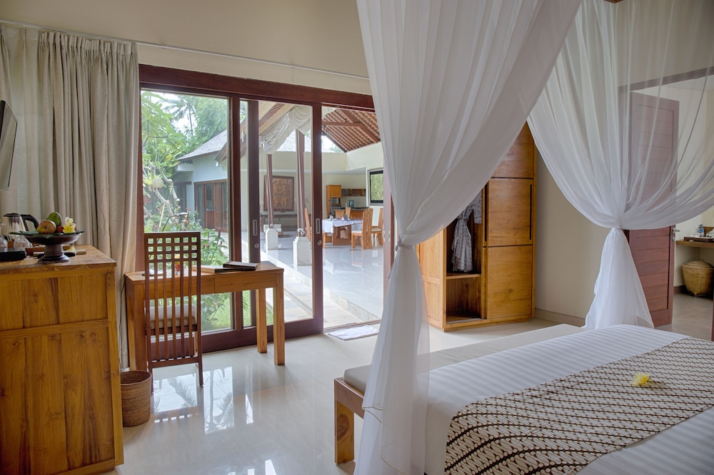 4 Bedrooms, Royal, Pool, Villa, Single Bed, Rice Field View، Villa Santun 3/10