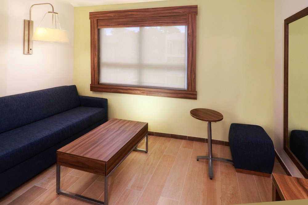 Holiday Inn Express And Suites Playa Del Carmen 39/74