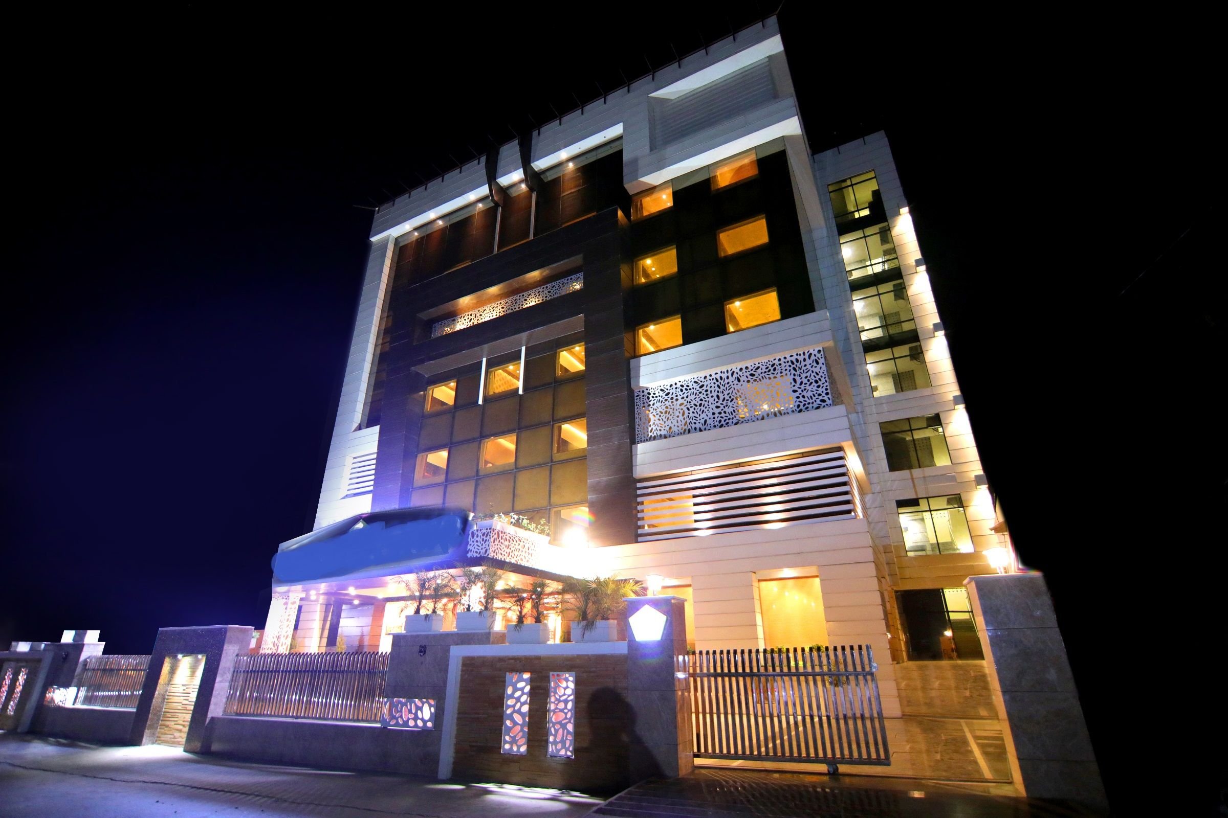 Udman Haridwar by Ferns N Petals in HARIDWAR