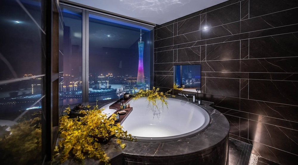 Elegant Hotel (Zhujiang New Town Canton Tower) 43/48