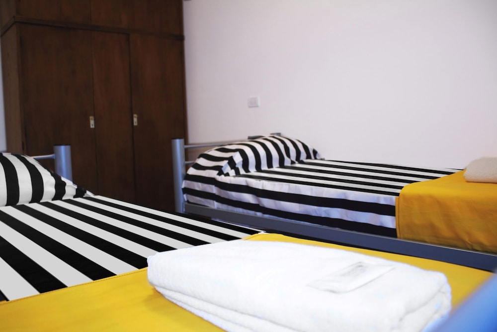 Play Hostel Soho 17/50