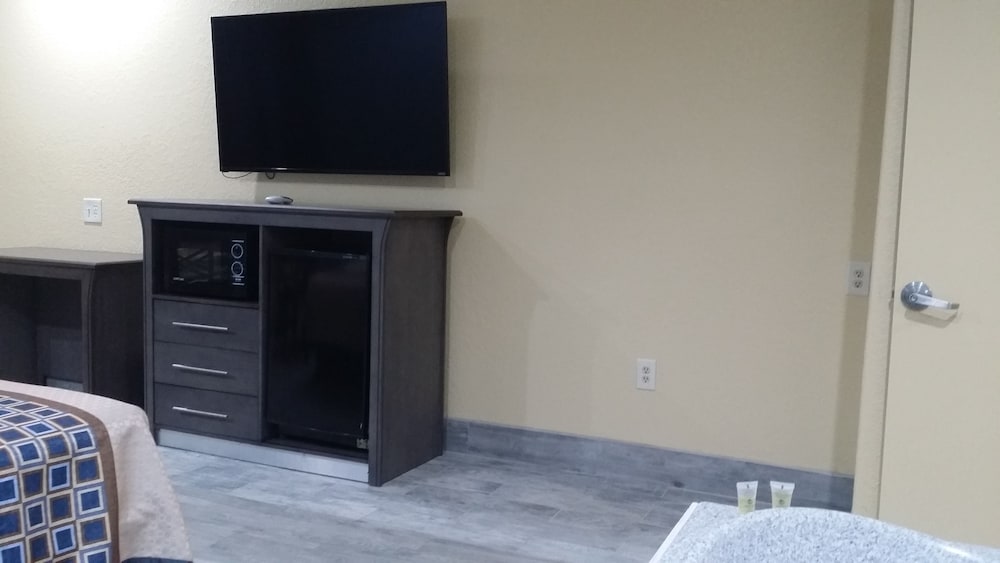 Americas Best Value Inn & Suites Houston NE 13/18