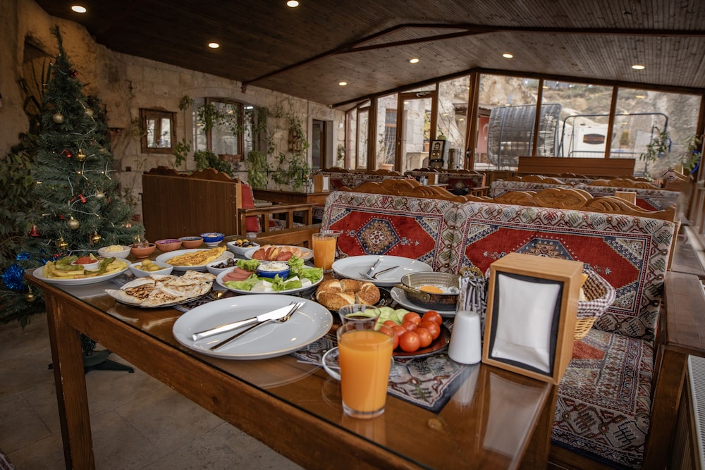 Zeus Cave Suites 40/50
