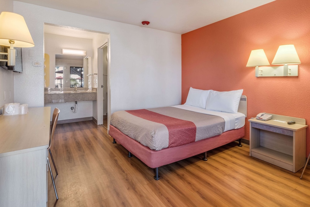 Motel6 Fairfield, CA - North 37/69