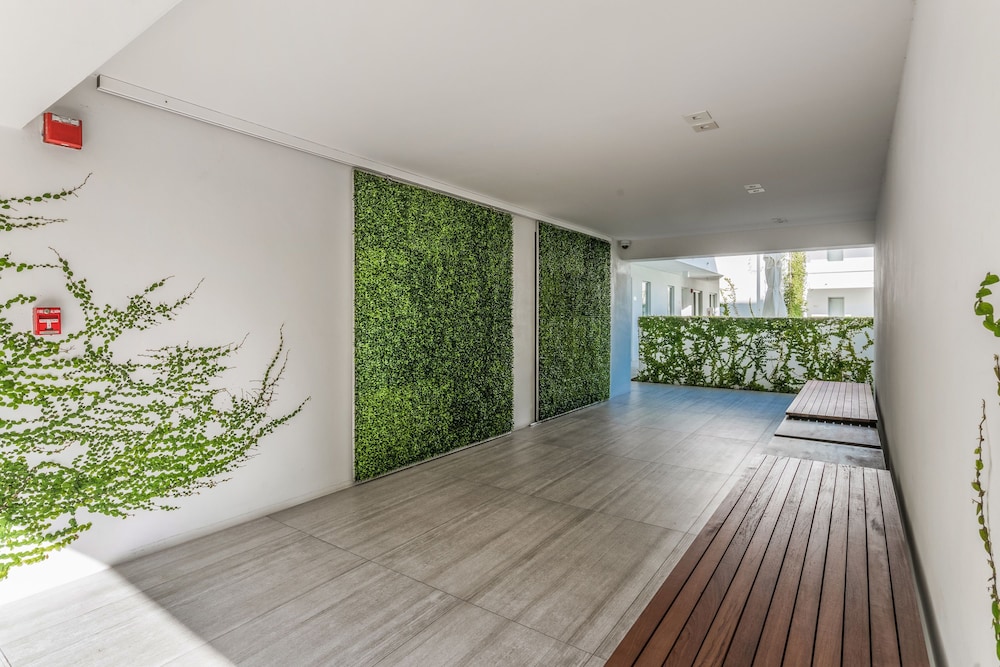 Beach Haus Key Biscayne 5/50