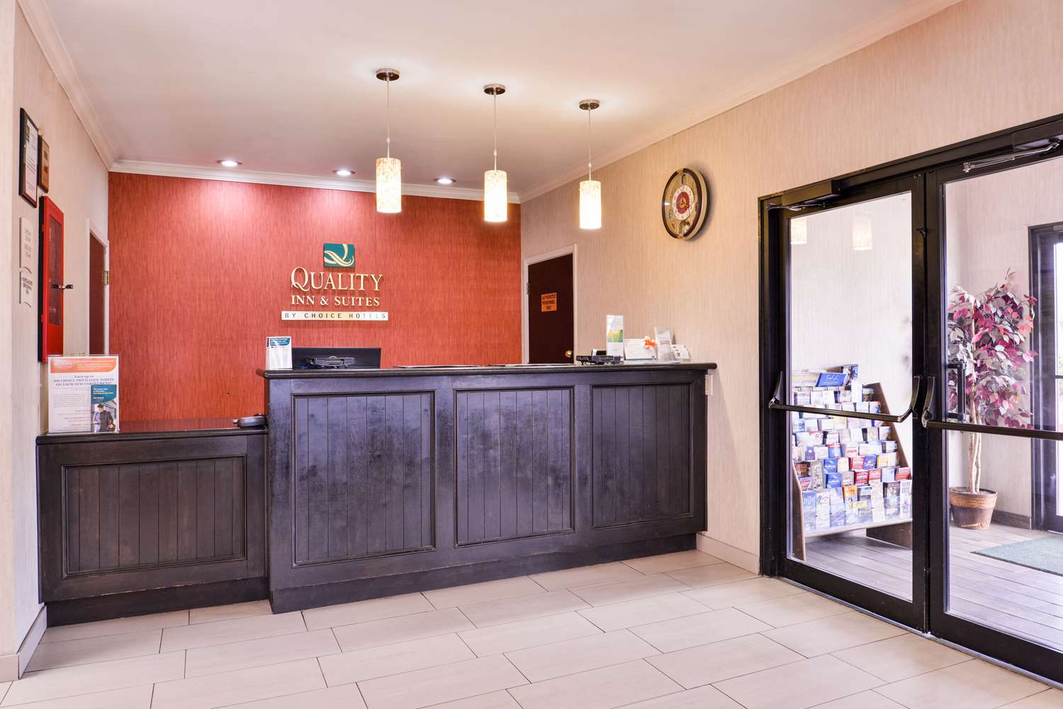 Quality Inn & Suites Beaumont 8/32