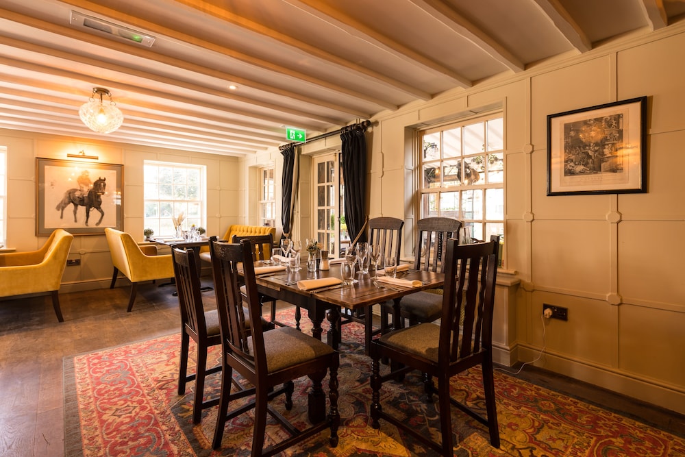 The Queens Arms Hotel 21/32