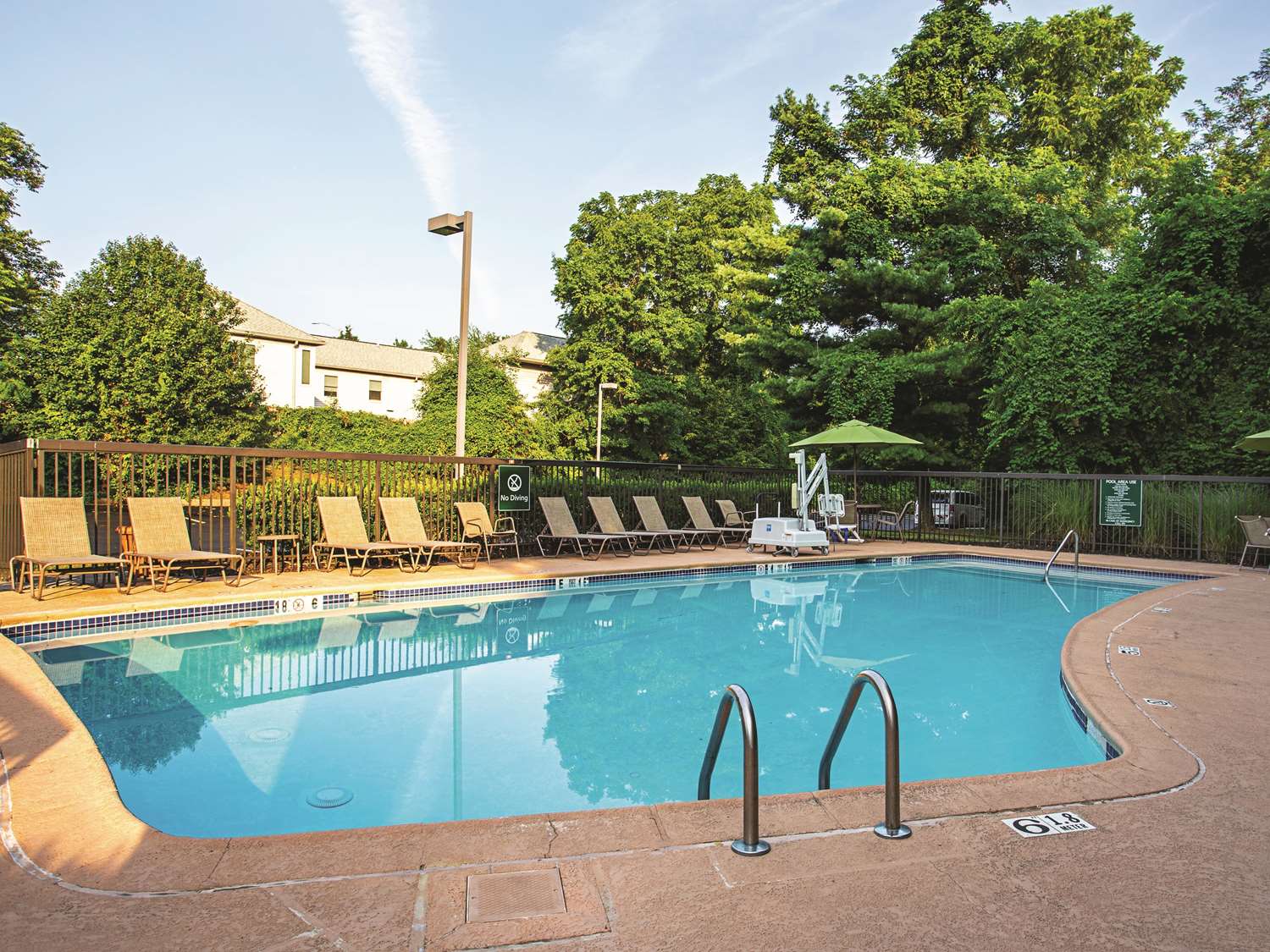 La Quinta Inn & Suites by Wyndham Baltimore N / White Marsh 26/46