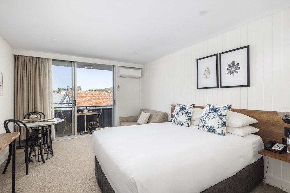 Room, Queen Bed, Town View, Sofa