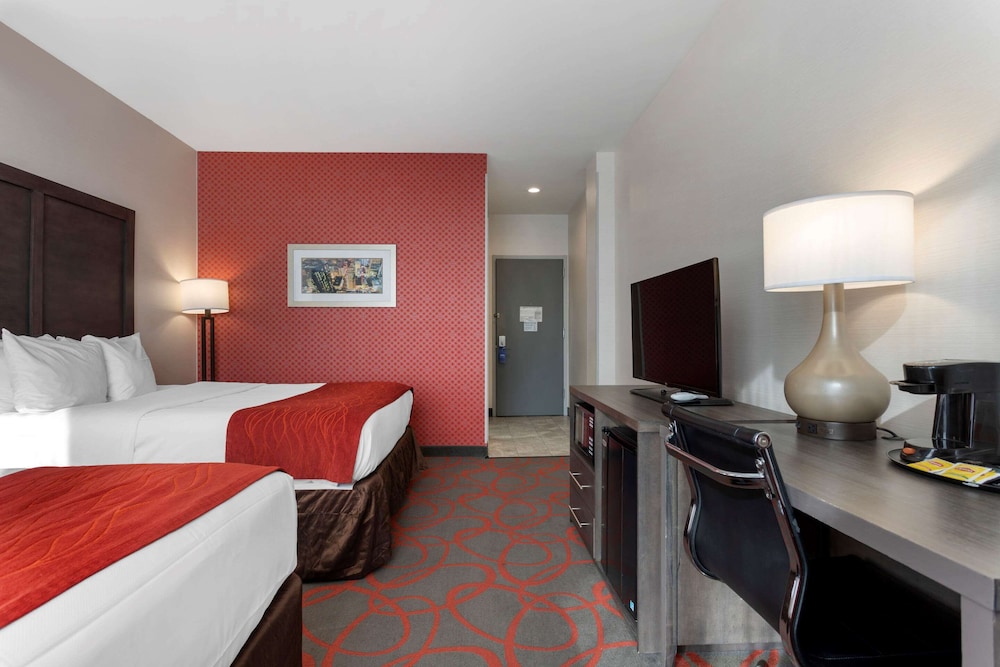 Comfort Inn And Suites Near Stadium 13/44