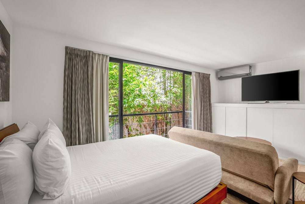 Deluxe, Suite, 2 Double Beds 8/10