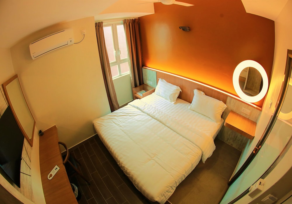 Pantai Regal Hotel 17/50