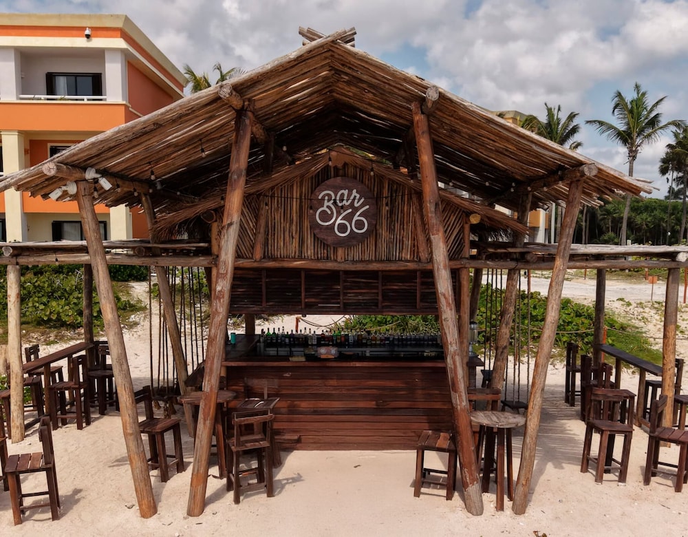 Bahia Principe Explore Akumal - All Inclusive 8/75