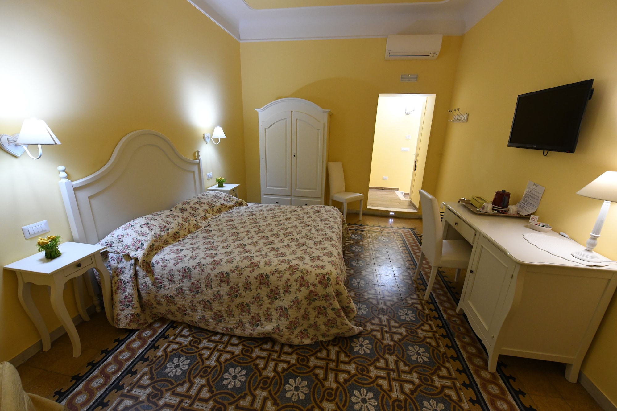 GIALLA, DOUBLE BED