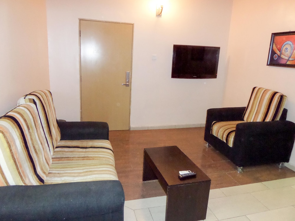 Royalview Hotel And Suites 56/62
