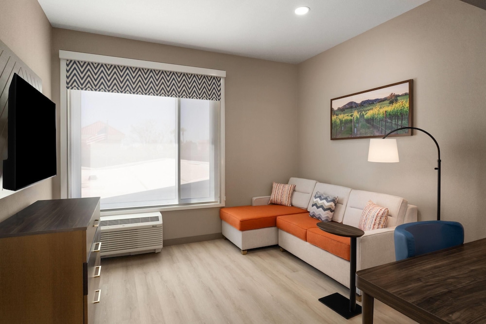 La Quinta Inn & Suites by Wyndham Tracy 34/53