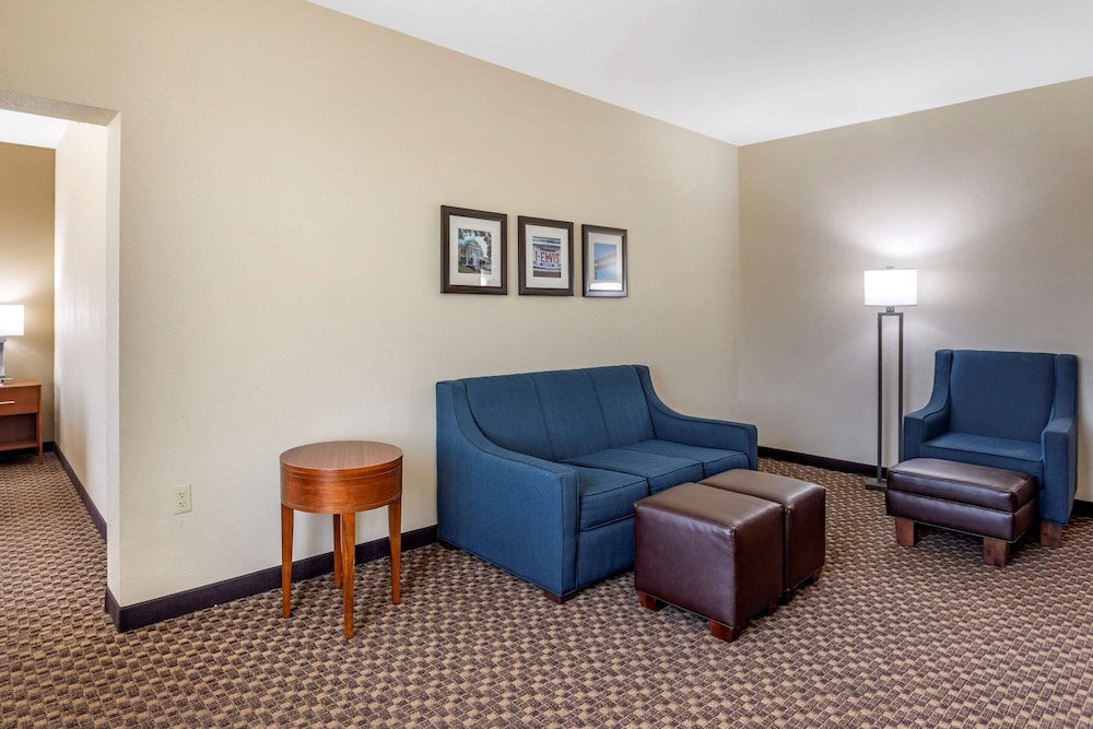 Comfort Inn & Suites Atoka-Millington 24/35