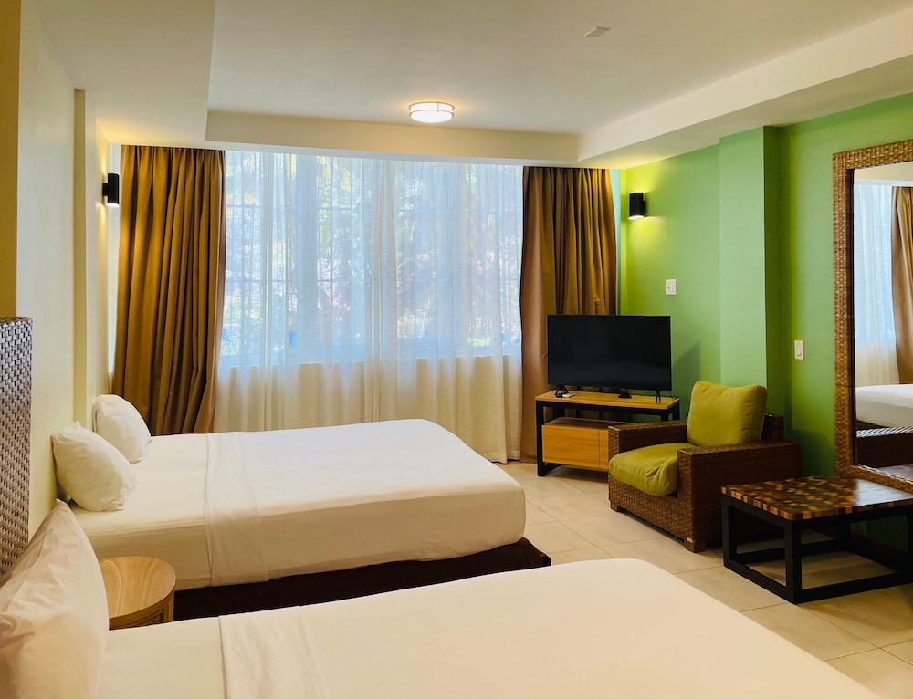 Junior Suite, Studio, Queen Bed, Pool View, Sofa