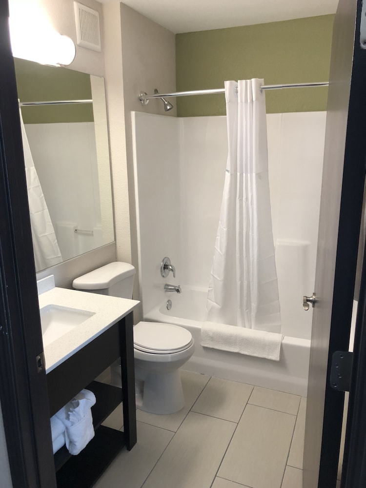 Baymont by Wyndham Phoenix I-10 near 51st Ave 5/55