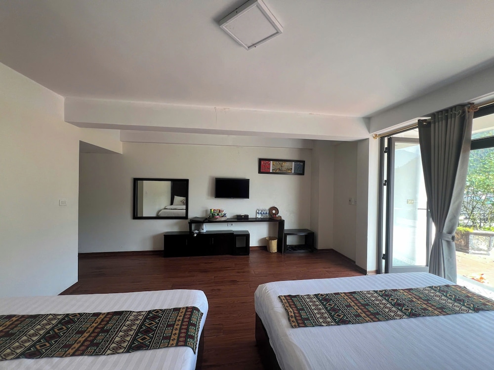 DELUXE, FAMILY, MOUNTAIN VIEW, TERRACE