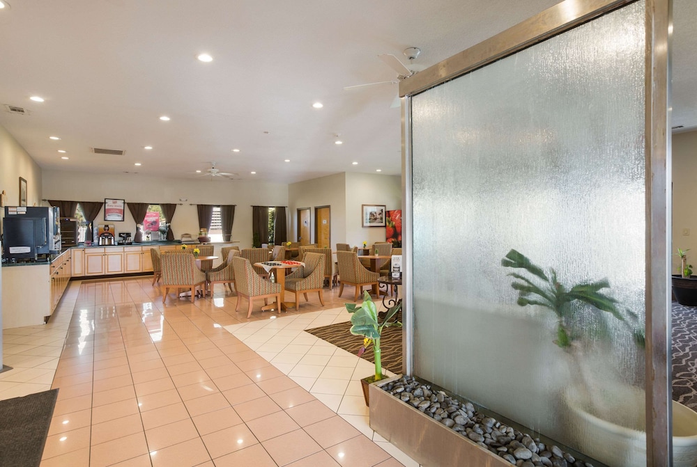 Econo Lodge Inn & Suites Hardeeville-I-95 31/59