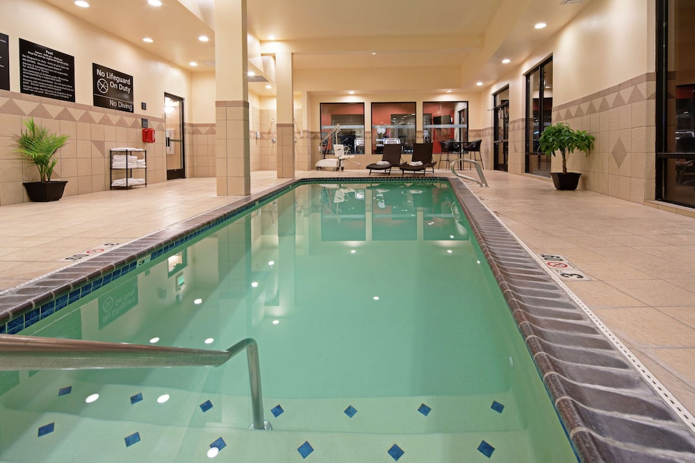 Hampton Inn Suites Bremerton in BREMERTON - WA