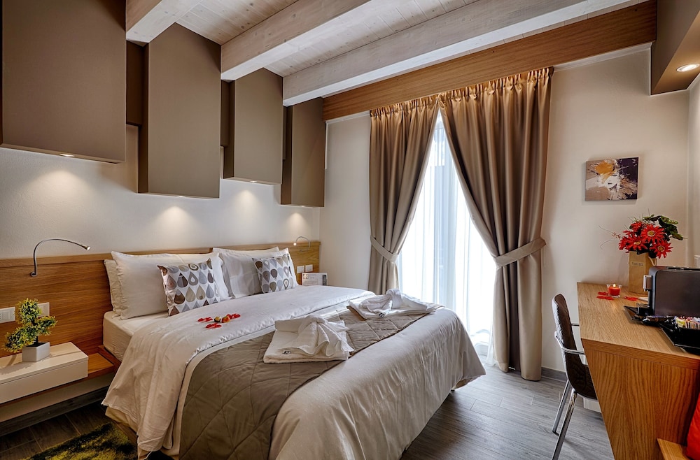 Hospitality Hotel 17/57