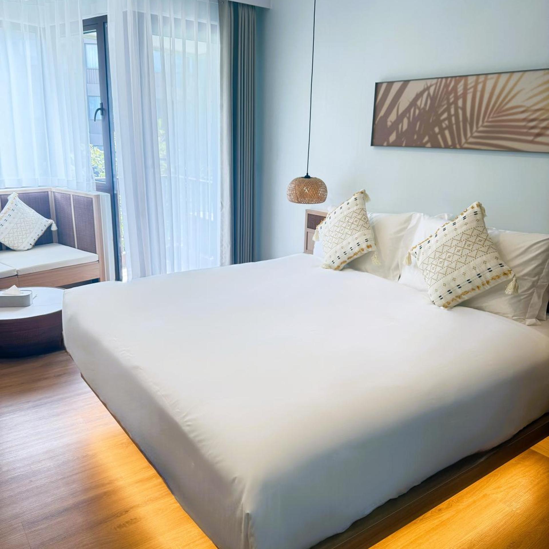 Garden, Standard, King Bed
