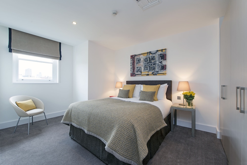 The Rosebery 17/41