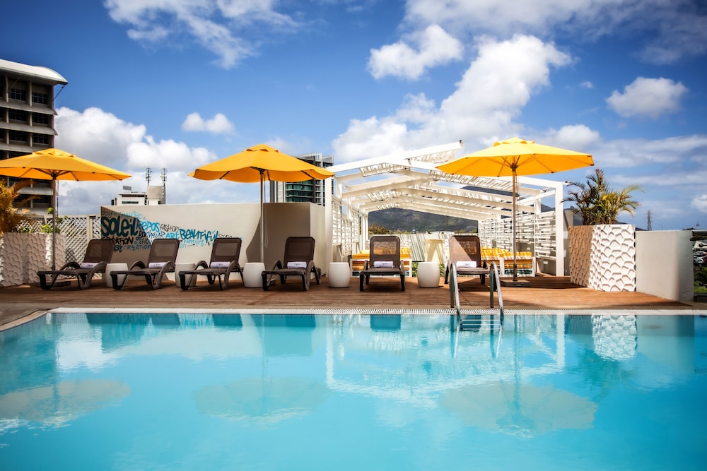 Hennessy Park Hotel in Ebene