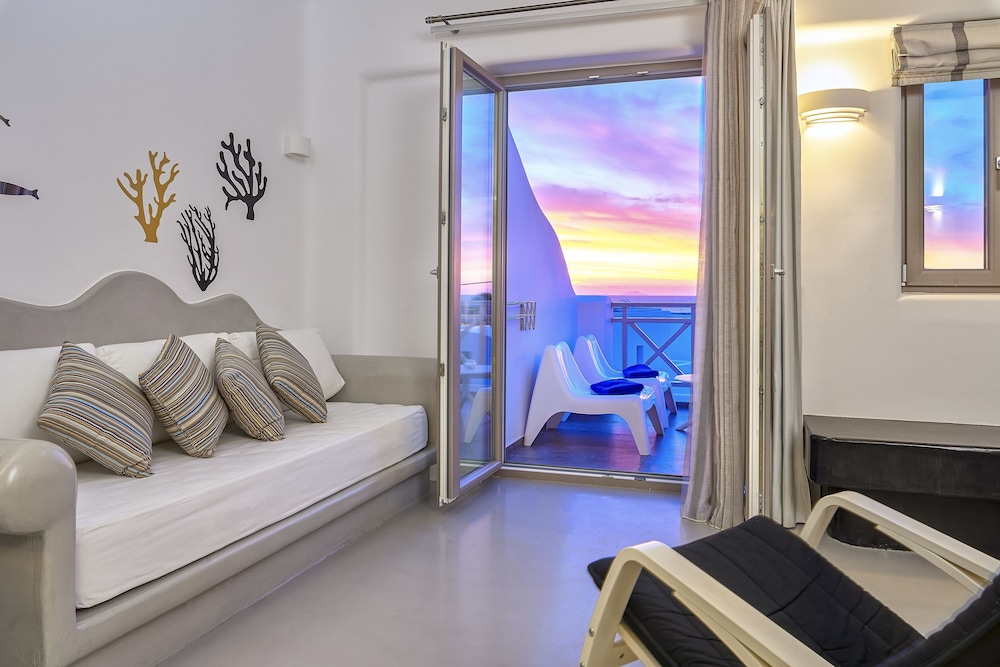 2 Bedrooms, Red Beach, Deluxe, Apartment, 2 King Beds, Sea View, 2 Sofa, Jetted Tub