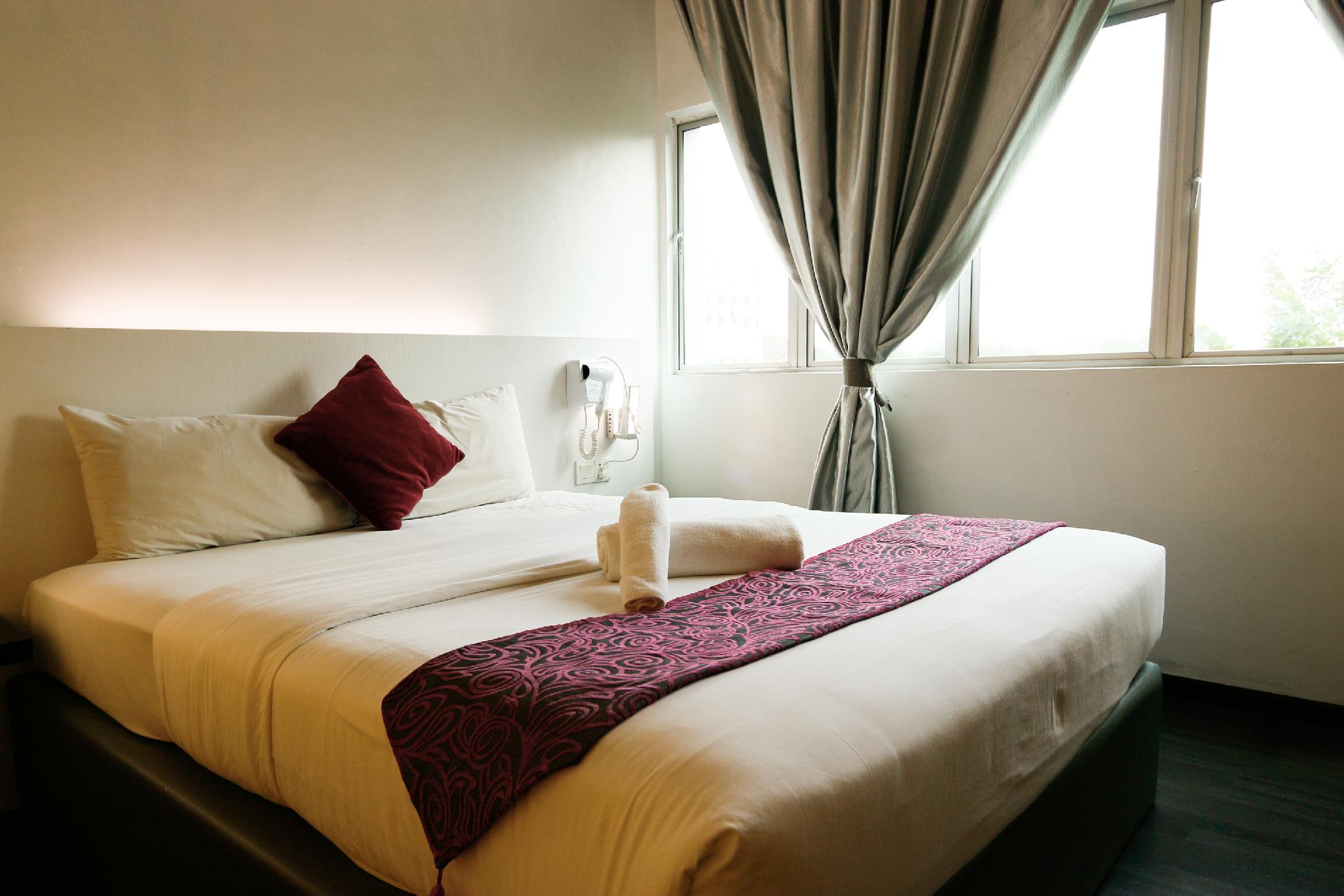 Deluxe, Queen Bed