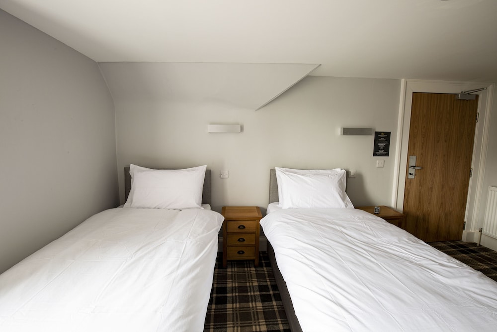 Crown Court Hotel & Bar 4/50