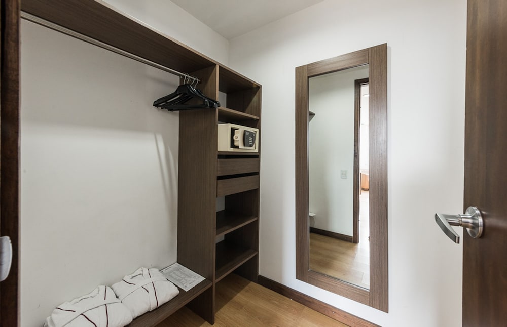 Hotel Poblado Alejandria 62/66