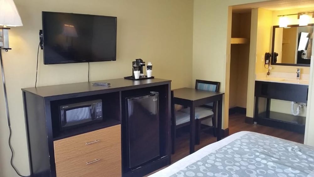Blu Atlantic Oceanfront Hotel Suites 9/59