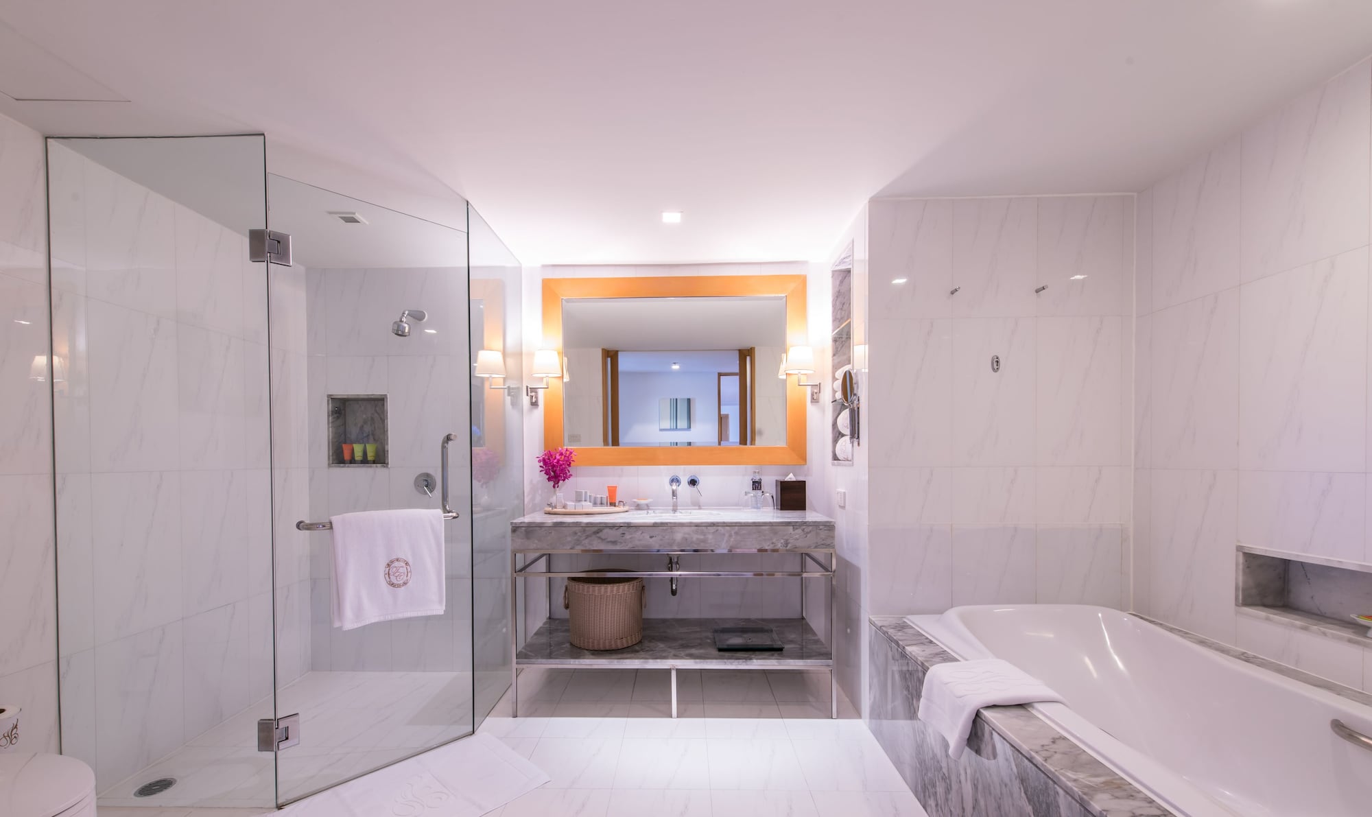 Tower, Club, Suite, King Bed, City View, Living Area، Tower Club at Lebua 4/4
