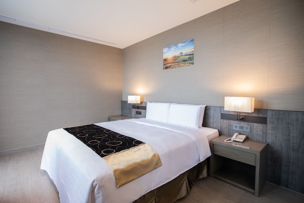 Jin Shi Hu Hotel 12/35