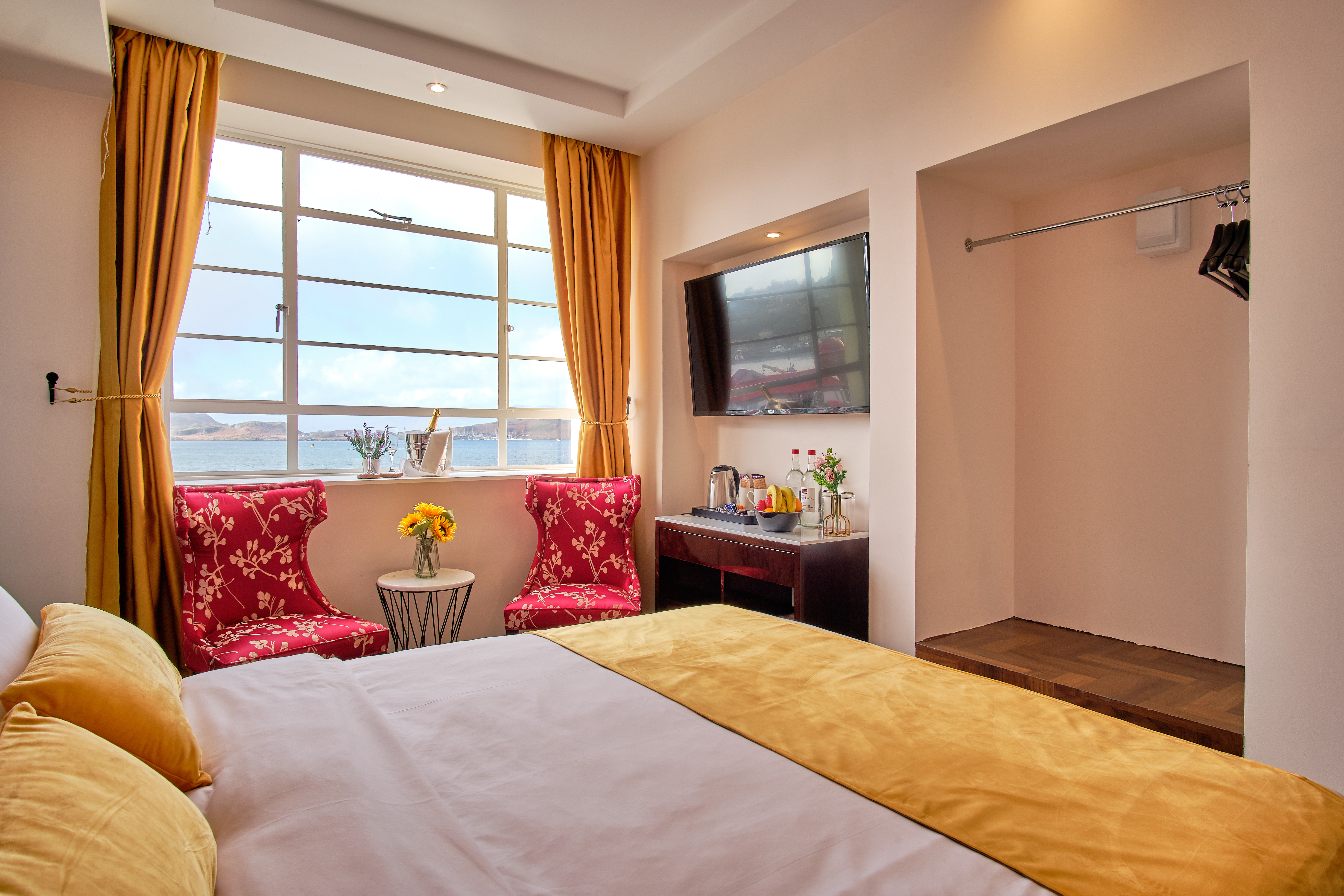 Bay, Petite, Double Bed