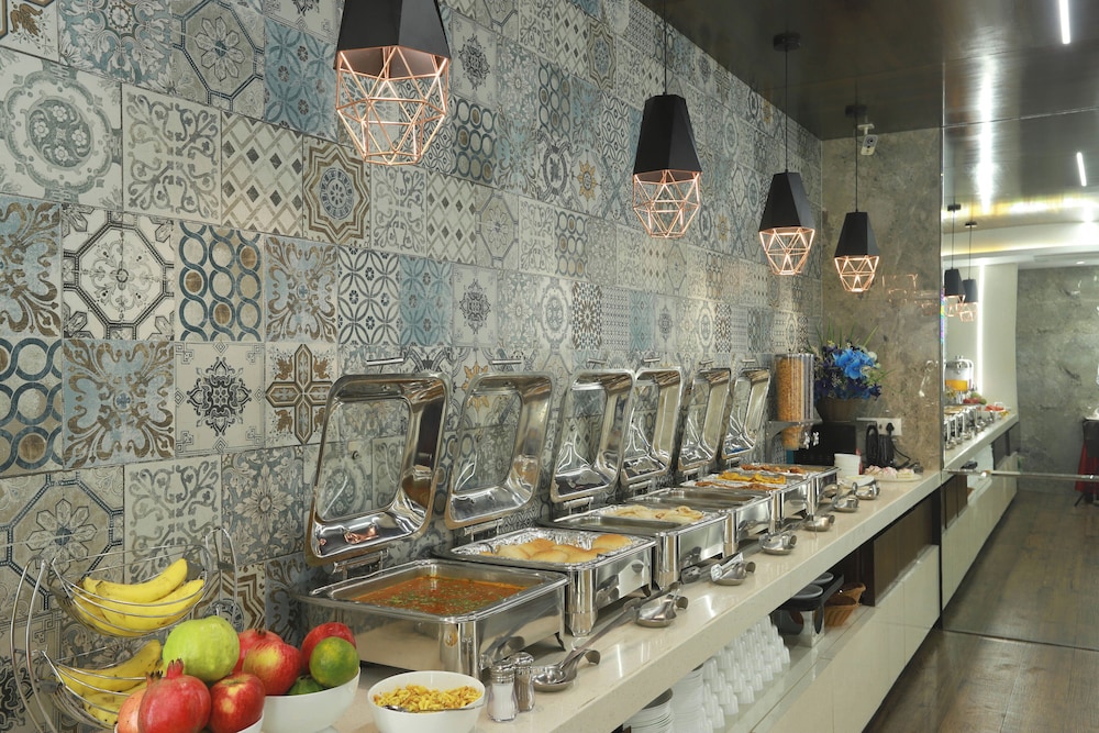 Oyo Premium 091 Vile Parle East 40/50