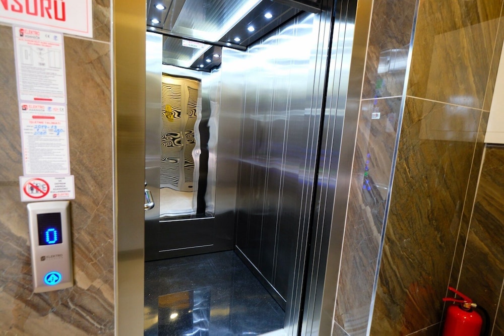 Vega Suites 8/24