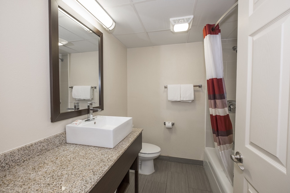 Red Roof Inn Plus Poughkeepsie 16/26