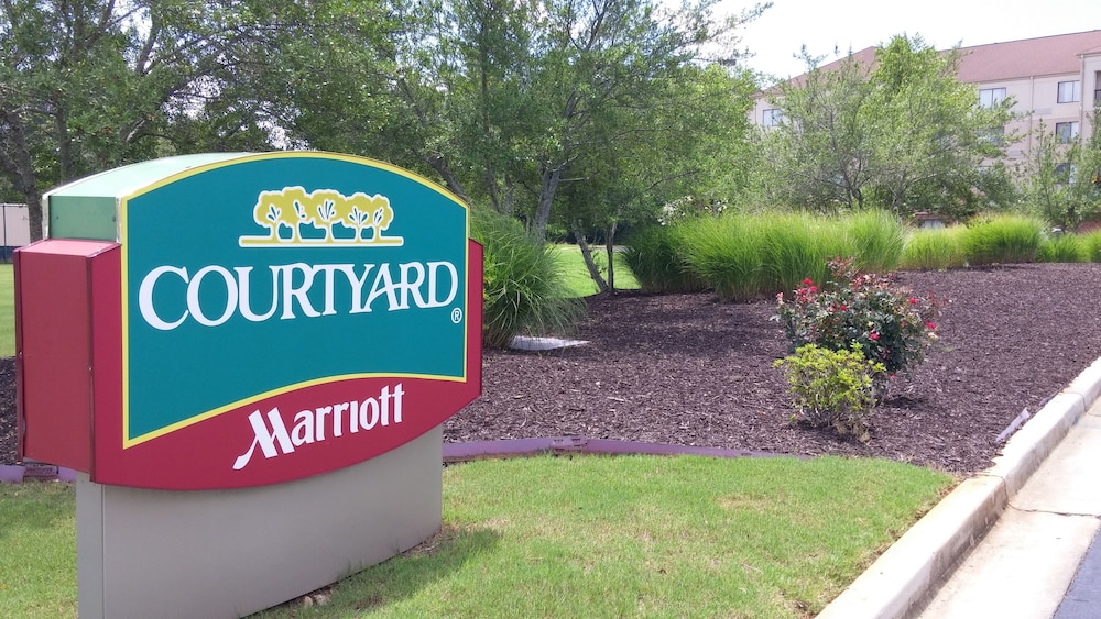 Courtyard By Marriott Decatur 17/50