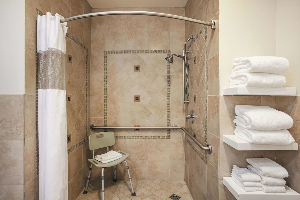 La Quinta Inn & Suites by Wyndham Dublin - Pleasanton 10/40