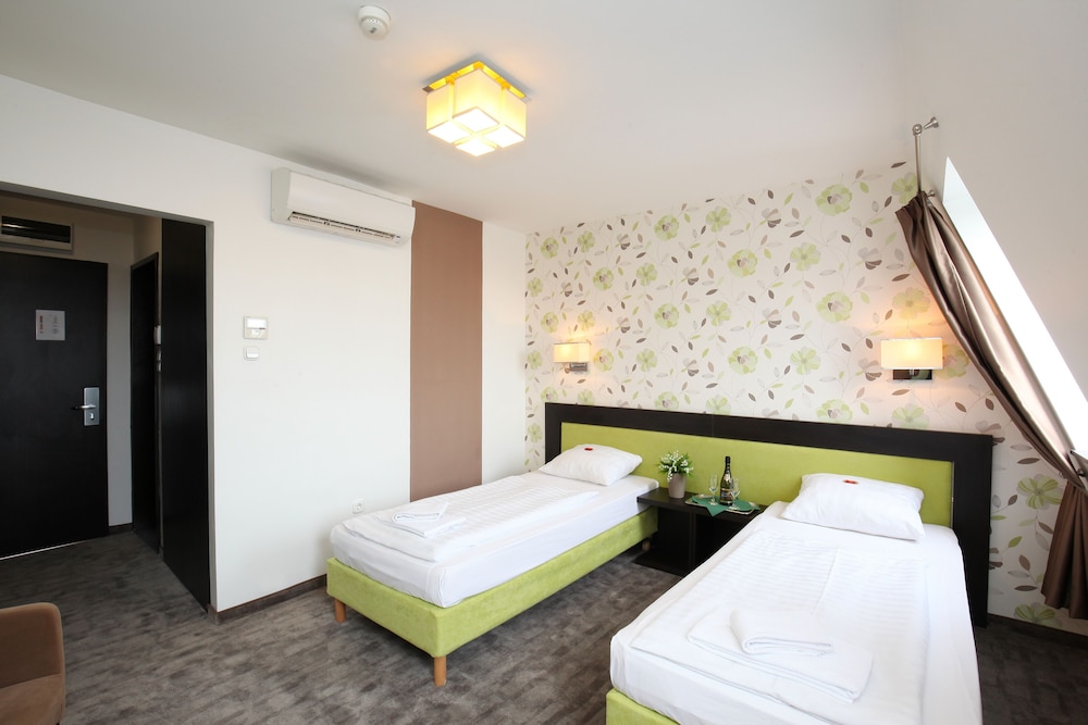 Medos Hotel Budapest 19/50