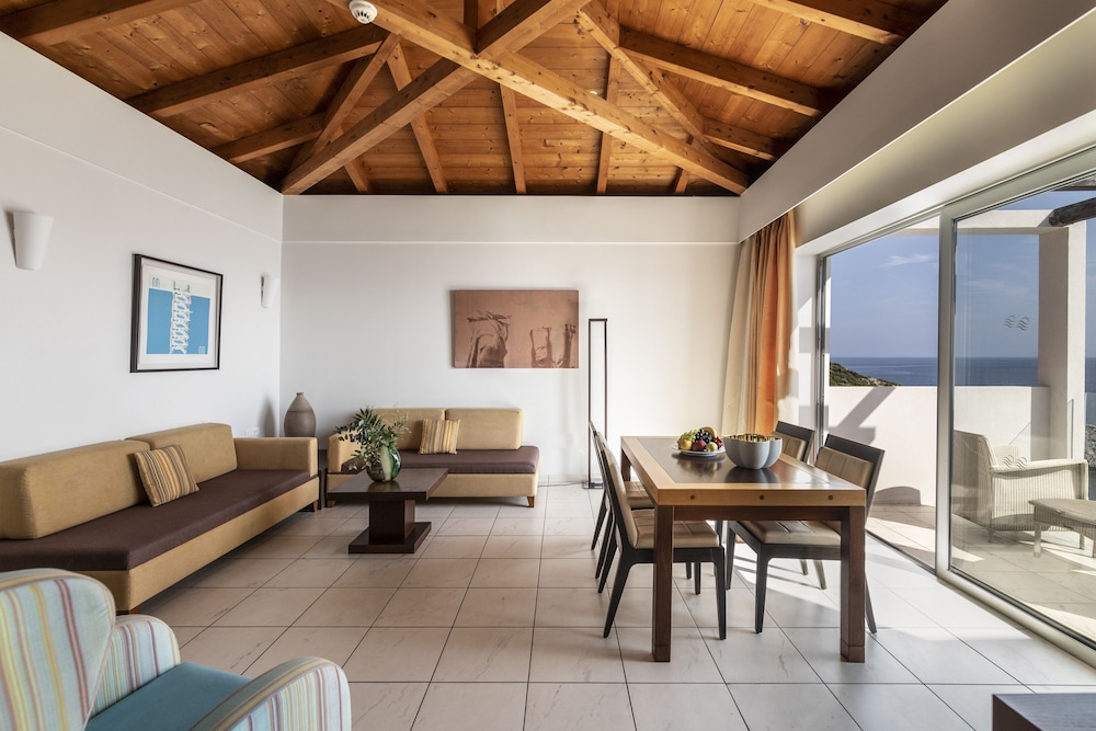Apostolata Island Resort and Spa 47/71