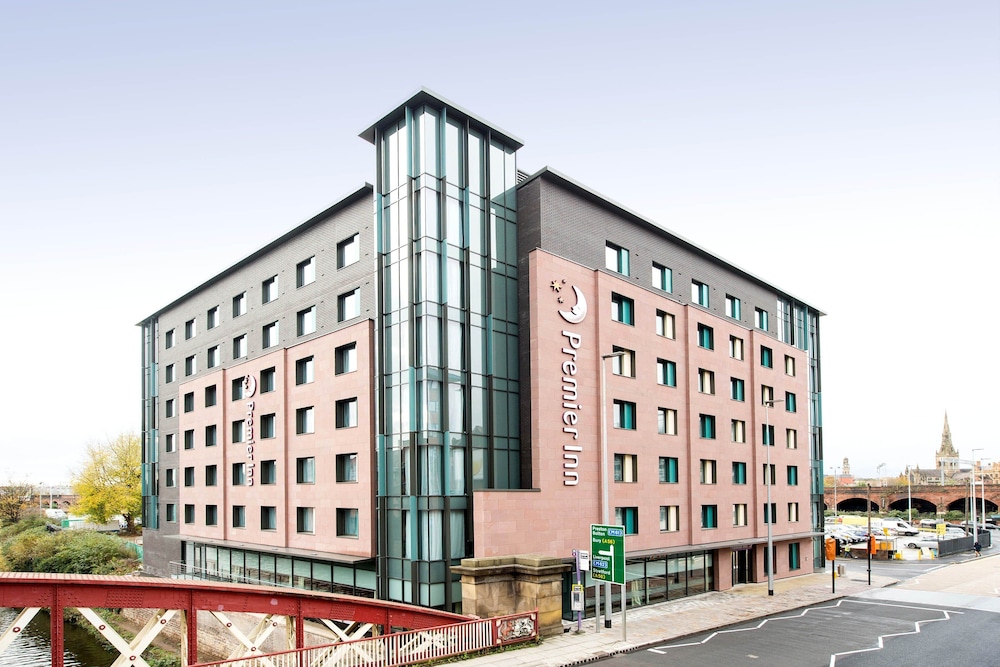 Premier Inn Manchester City Centre West Hotel in SALFORD
