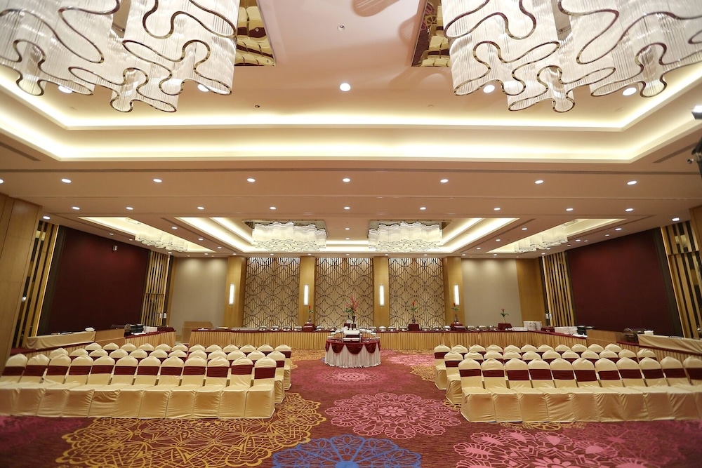 The Imperial Palace Hotel 15/70