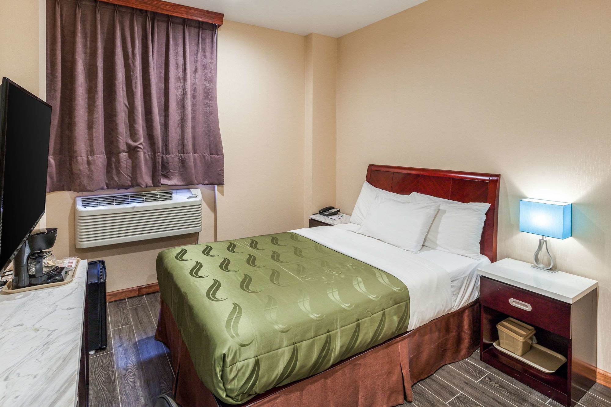 ROOM, DOUBLE BED