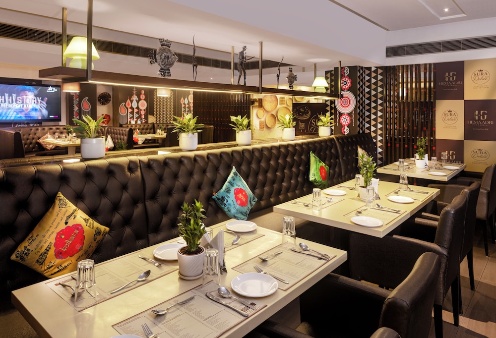 Hotel Hemaadri Grand 40/50